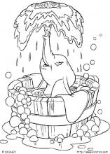 Dumbo dans son bain